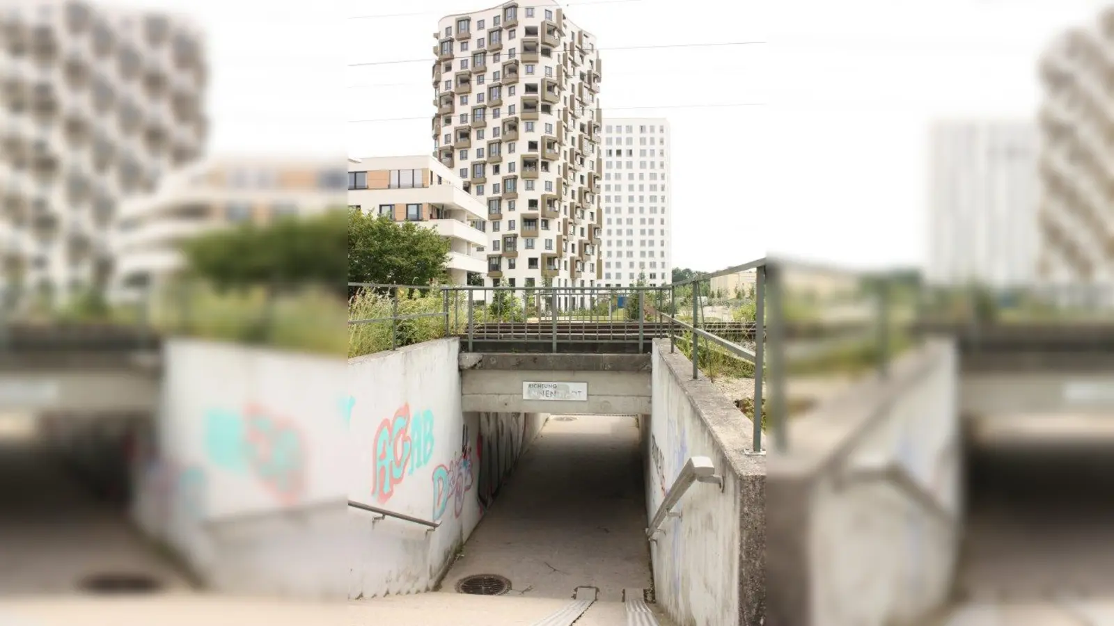 Die Problemseite im Westen: Nun scheint ein Fachmann gefunden, der weiß, wie mit den Bahnkabeln umzugehen ist. (Foto: job)