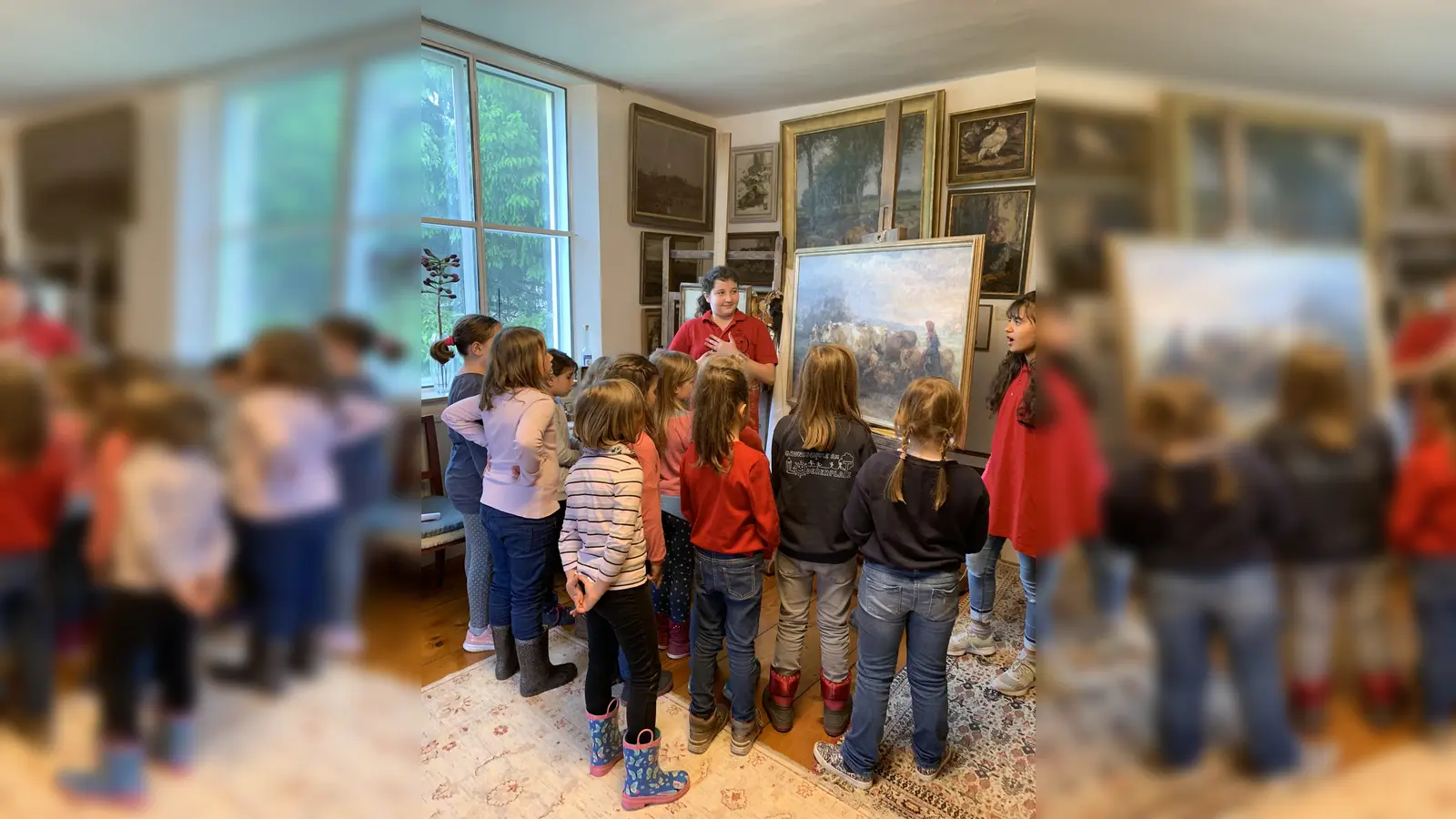 Den Grundschülern wird Franz Xaver Stahls letztes, unfertig gebliebenes Gemälde erklärt. (Foto: Museum)