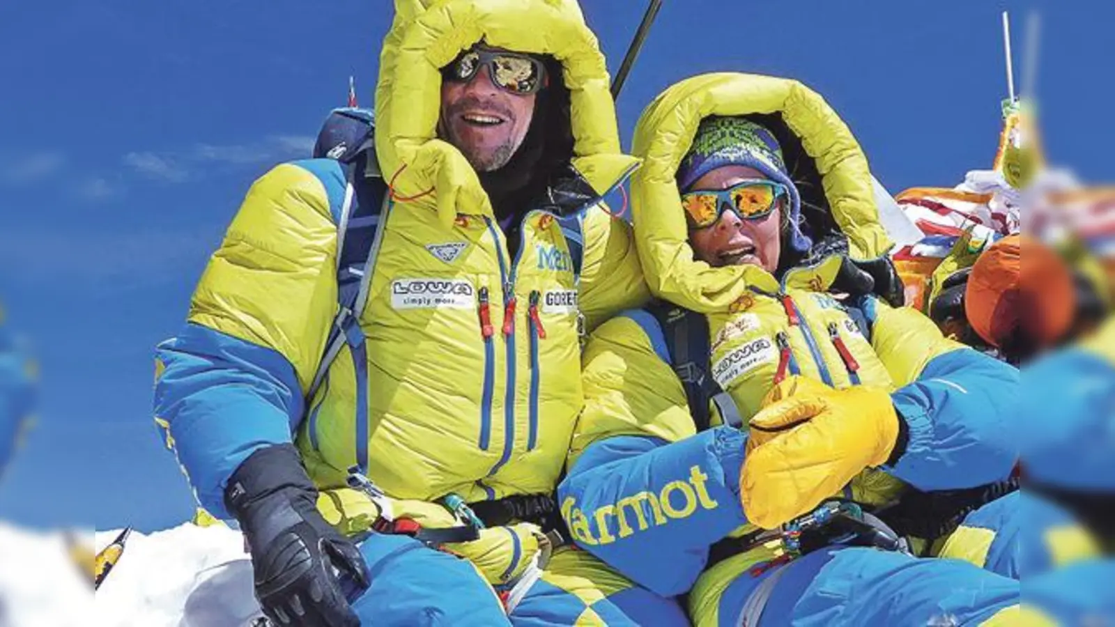 Erschöpft aber glücklich: Luis Stitzinger und Alix von Melle auf dem Gipfel des Manaslu (8.163 m) Ende September.	 (Foto: VA)
