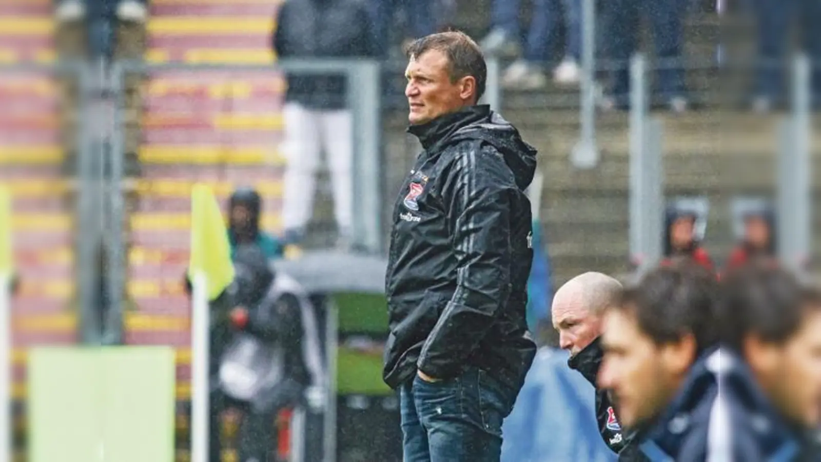 Trainer Claus Schromm war nach dem 0:3 in Meppen unzufrieden mit der Leistung seiner Mannschaft. Der Aufstiegszug ist nun endgültig abgefahren.	 (Foto: Christian Riedel)