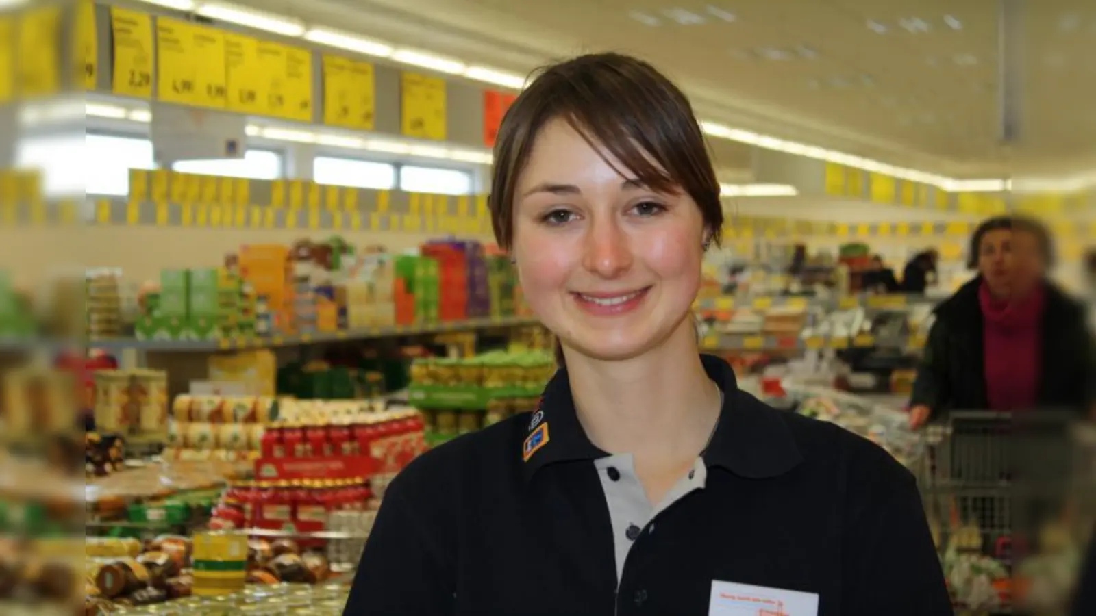 Julia Brühl, 22 Jahre, Filiale Wasserburg: „Mir macht das Azubi-Projekt sehr großen Spaß. Es ist wirklich eine ganz tolle Erfahrung. Besonders begeistert bin ich von der Teamarbeit. Wir haben es hinbekommen, dass alles sehr gut läuft. Wir mussten erst lernen zusammenzuarbeiten, weil wir alle aus unterschiedlichen Filialen kommen. Das klappt aber wirklich super gut. Wir profitieren gegenseitig sehr voneinander.“ (Foto: sb)