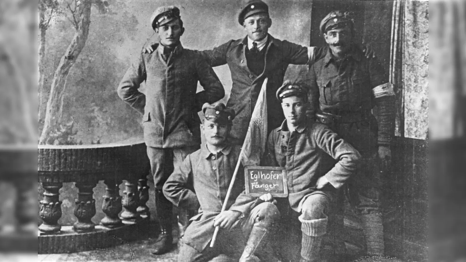 Die aus Frauenneuharting stammenden Freikorpsler, die am 1. Mai 1919 Rudolf Egelhofer, den Kommandanten der „Roten Armee“ in München, verhafteten. (Foto: Heimatverein Frauenneuharting e.V.)