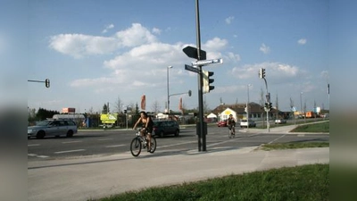 Ginge es nach der Obermenzinger CSU, hätte die Mühlangerstraße bald eine Zufahrt zur Autobahn. Andere Fraktionen im BA möchten dieses Projekt aufgrund der hohen Kosten erst einmal verschieben. (Foto: US)