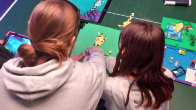 Es wird mit Tablets und kreativen Apps gestaltet und experimentiert. (Foto: Echo e.V.)