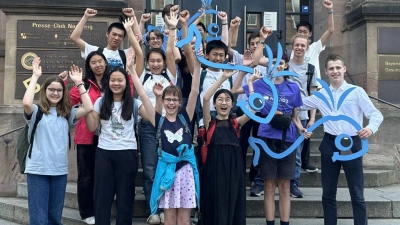 Die Mathe-Asse vom Maria-Theresia-Gymnasium bei der Preisverleihung des Landeswettbewerbs Mathematik Bayern in Nürnberg. (Foto: Maria-Theresia-Gymnasium München)