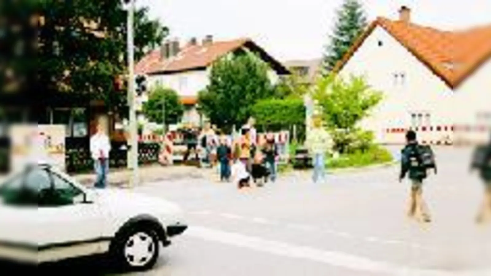 Die bisherige Schulweghelferin an der Ecke Pelkovenstraße/Leipziger Straße, Anette Hess, zieht um. Daher sucht die Grundschule an der Jenaer Straße so bald wie möglich eine Vertretung.	 (Foto: ta)