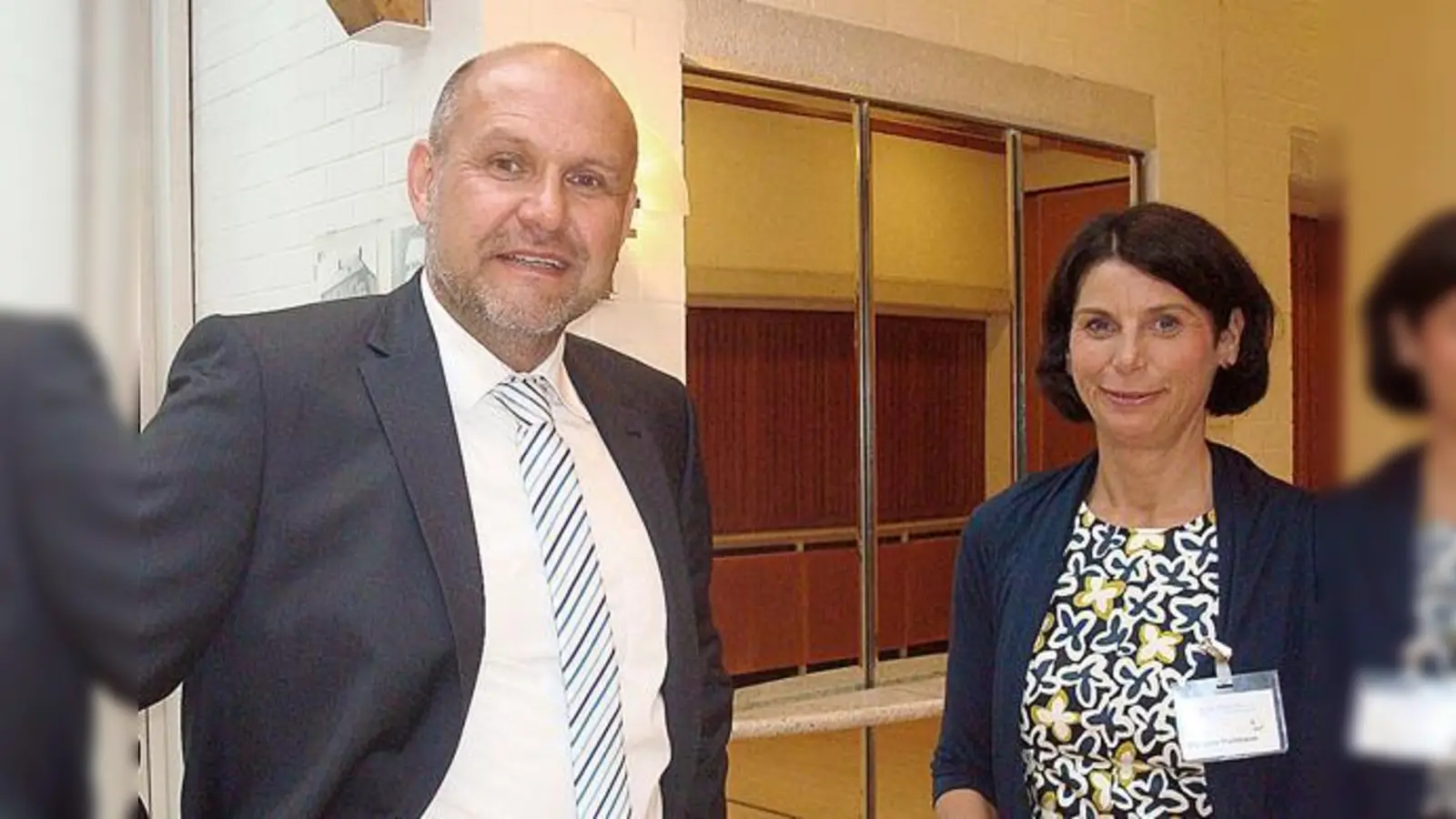 Barbara Mallmann, Leiterin des Ottbrunner Hospiz- und Palliativberatungsdienstes und Dr. Erich Rösch, Geschäftsführer des BHPV.	 (Foto: privat)