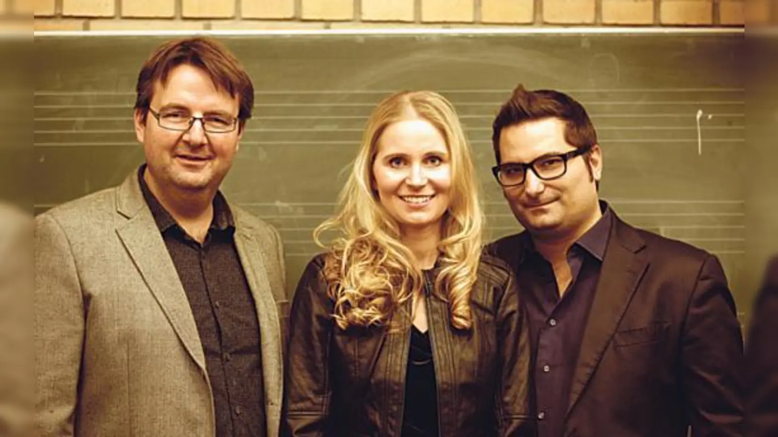Das Jazztrio: Vernoka Zunhammer mit Michael Vochezer (links) und Marco Pacassoni.	 (Foto: VA)