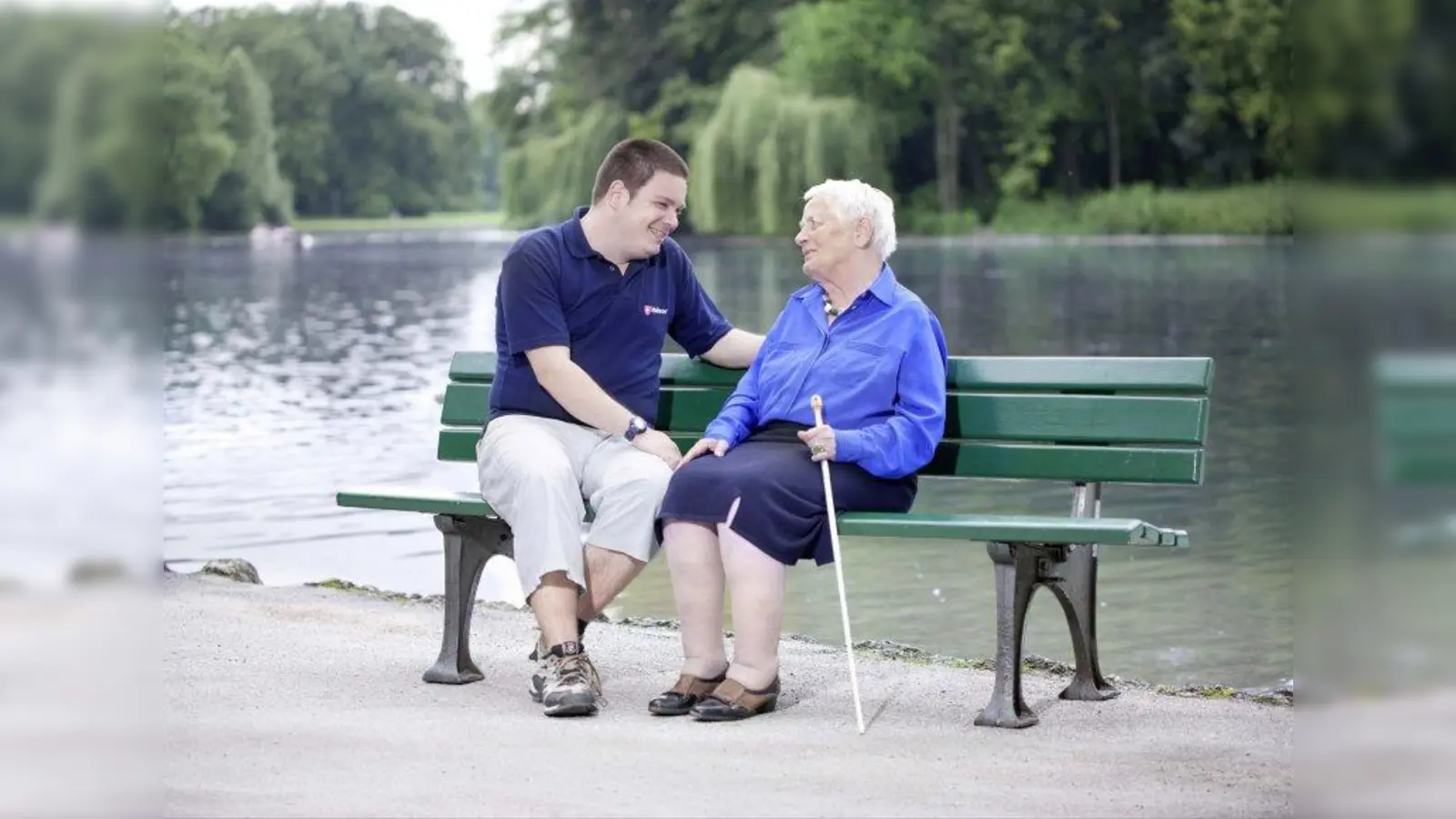 Gemeinsame Spaziergänge und Ausflüge machen zu zweit mehr Spaß - egal wie alt man ist. Die Malteser bilden wieder ehrenamtliche „Begleiter” älterer Menschen aus. (Foto: Malteser)