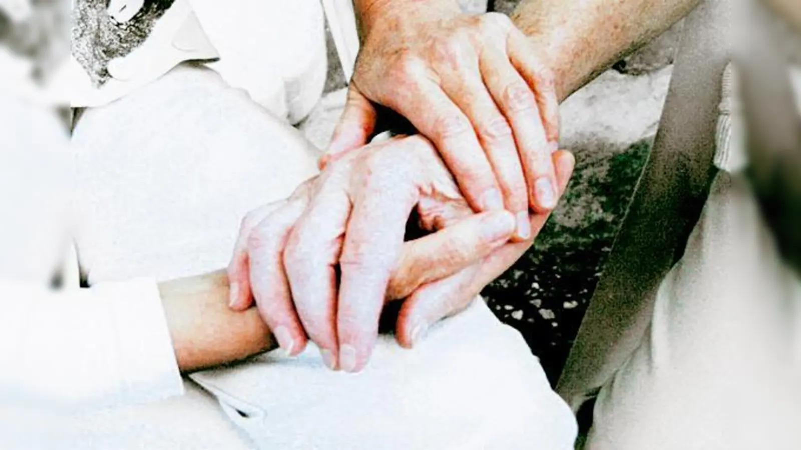 Zeit und Einfühlungsvermögen stellen die Hospizhelfer zur Verfügung.	 (Foto: VA)