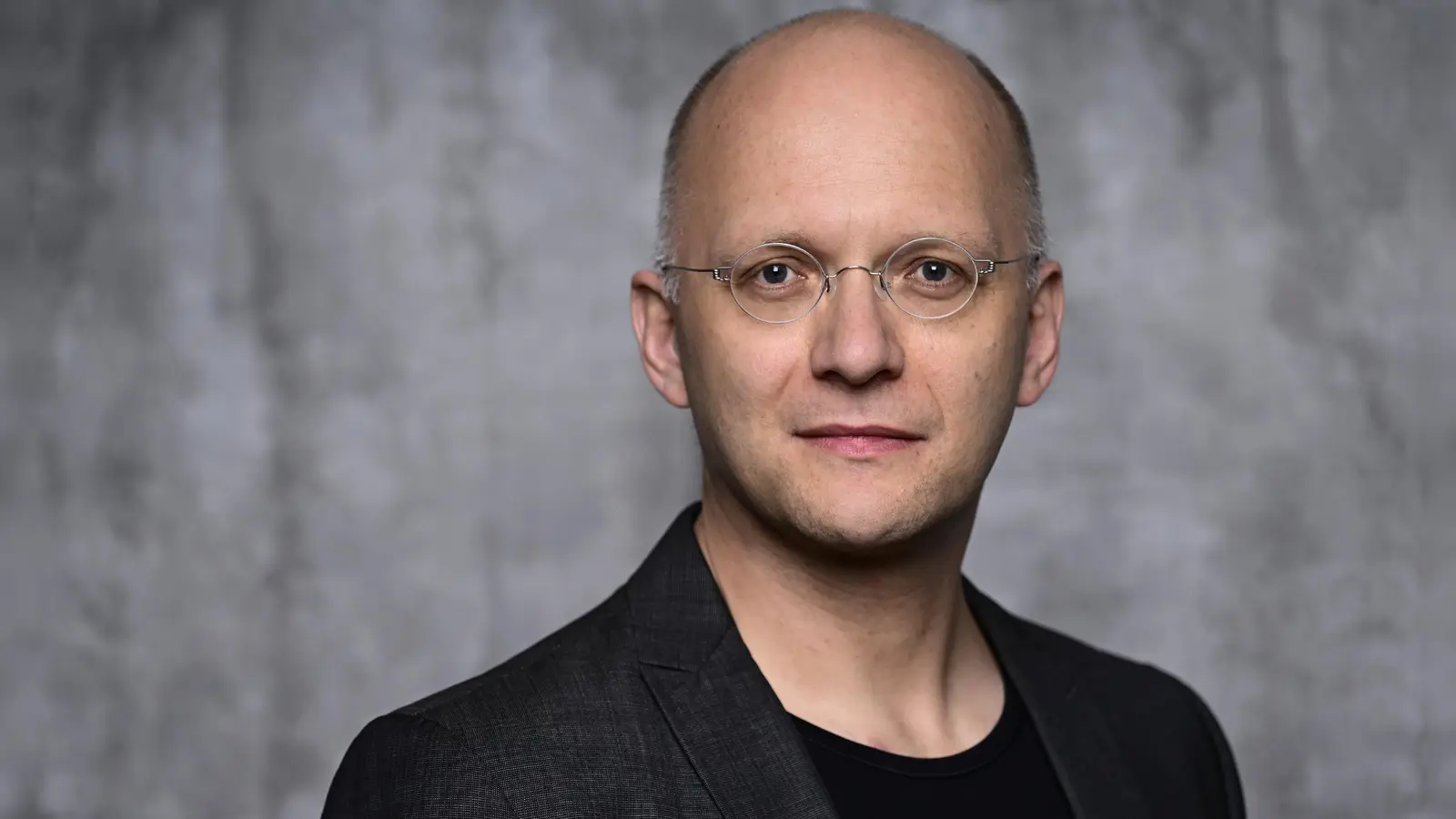 Der weltweit tätige Organist und Dirigent Hansjörg Albrecht spielt in der Pfarrkirche St. Martin. (Foto: Michaela Kuhn)