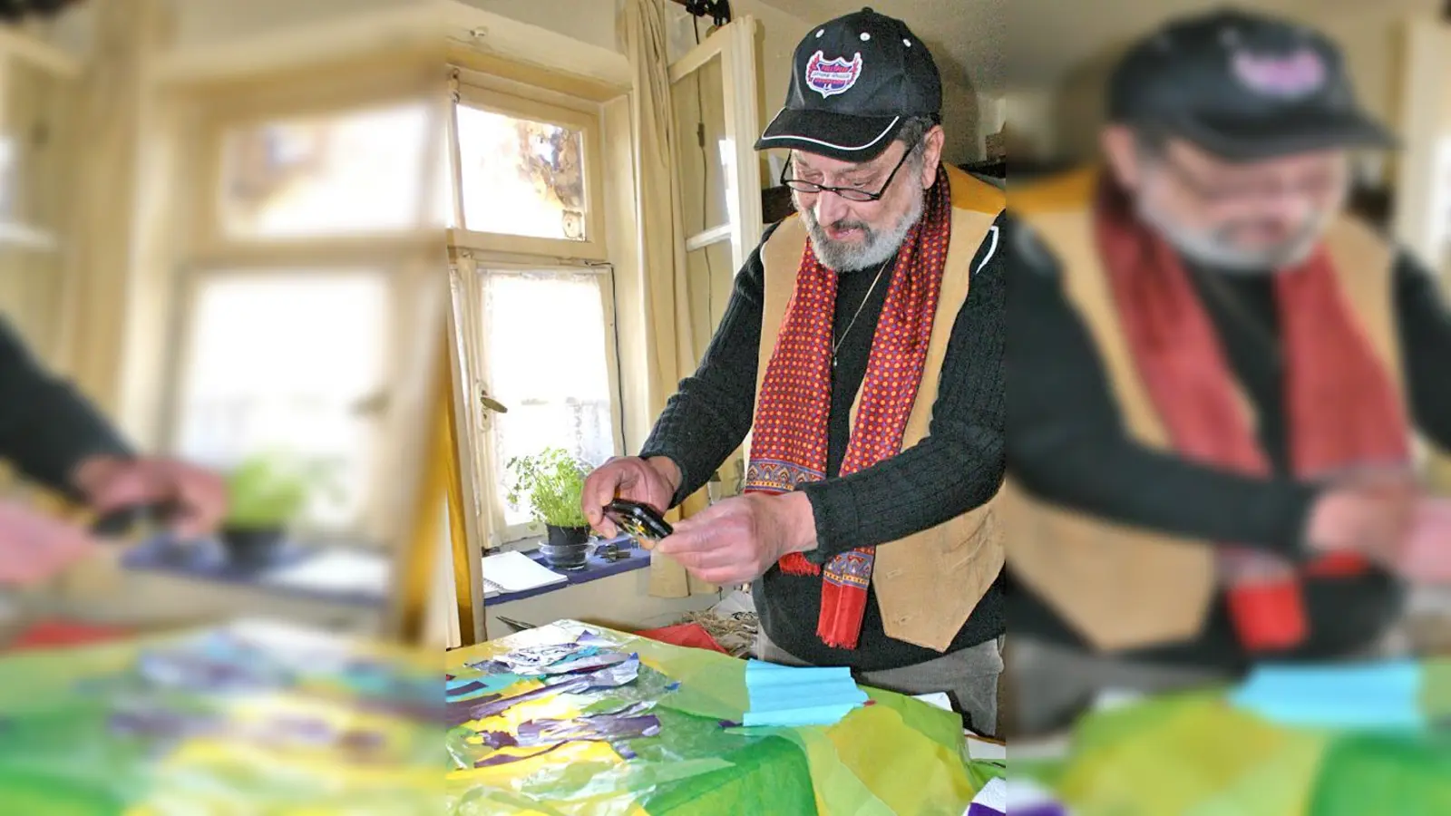 Johannes Vollrath, der große Maler, experimentiert jetzt mit Digitalfotografie. Immer neue Formen und Aufbauten fallen ihm ein.  (Foto: sy)