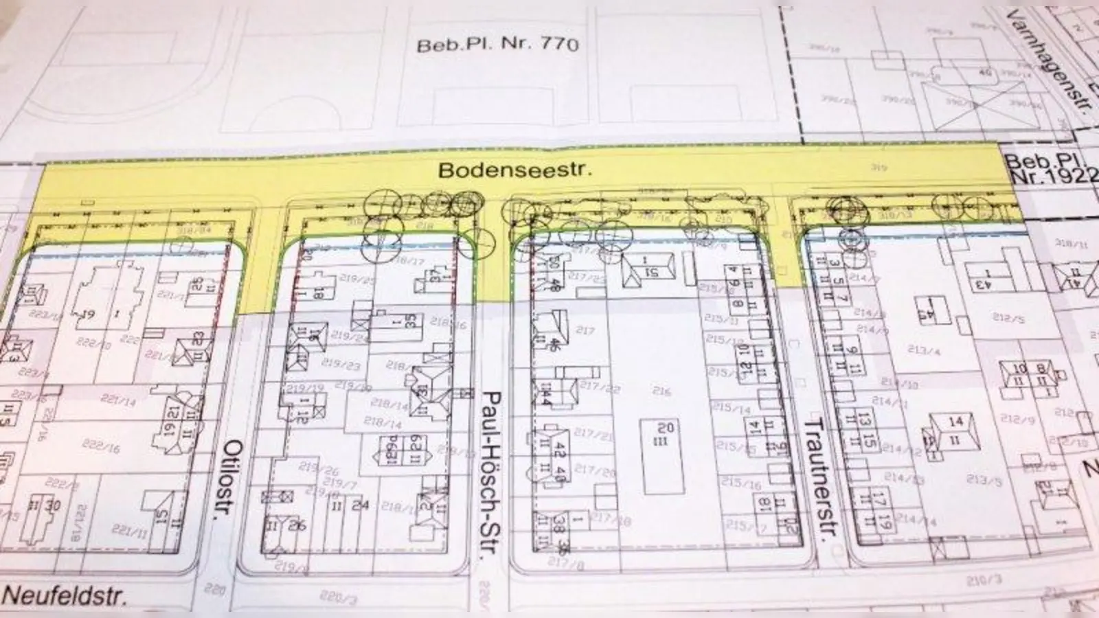 Die Skizze zum Umgriff Bodenseestraße: „Das ist eine erste Erörterung und mehr nicht. Wir wollen zuhören”, sagten die verantwortlichen Planer von der Stadtverwaltung Bernd Schmiedlau und Thomas Rehn. (Foto: US)