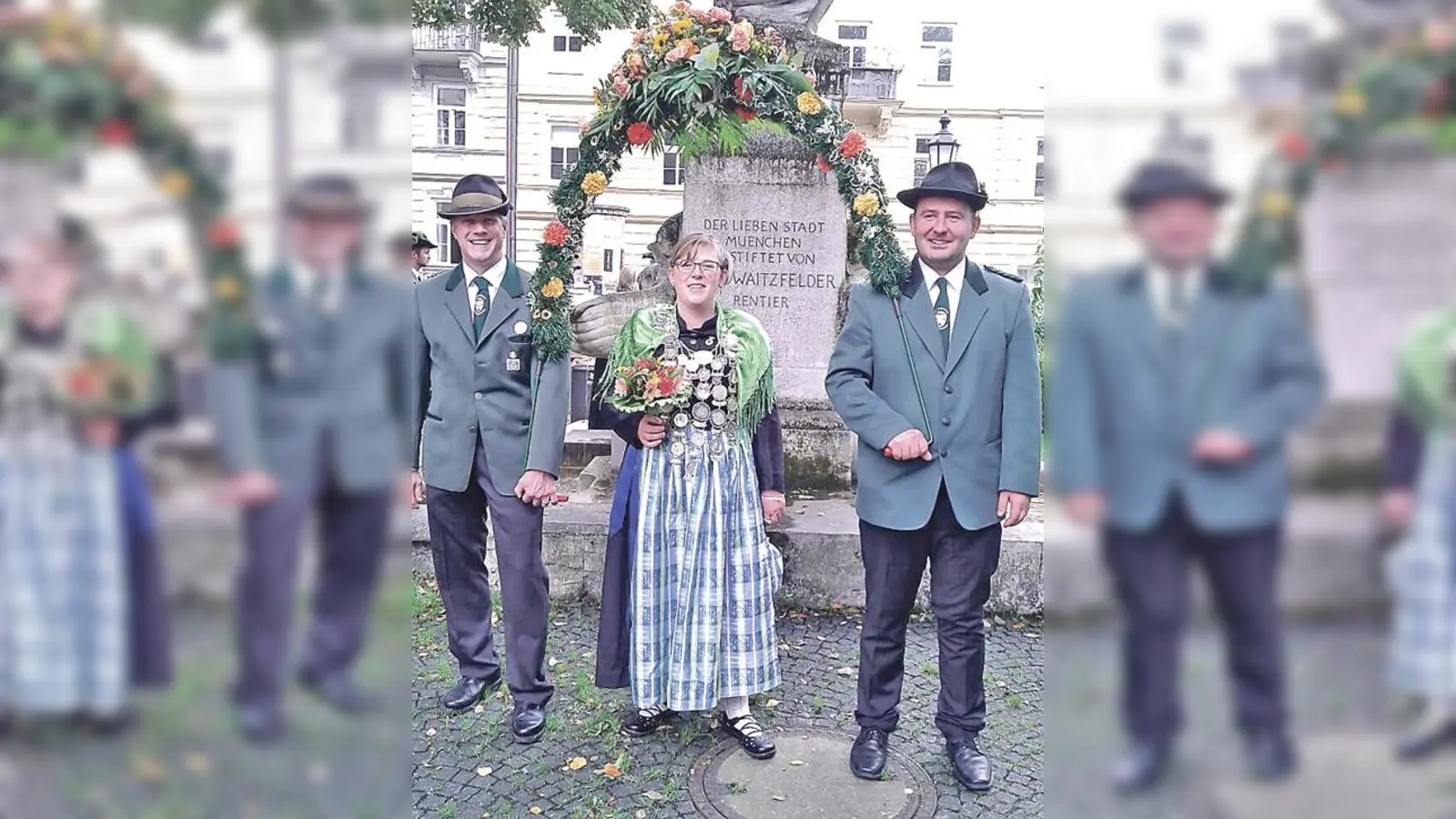Waren auch beim Festumzug der Wiesn mit von der Partie: Siegfried Huber jun., Stafanie Piller und Maximilian Schober von der SG Frohsinn 1884.	 (Foto: VA)