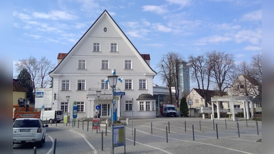 Der Kirchenplatz in Haar: Die Gemeinde erhält 390.000 Euro für die Entwicklung ihrer Ortsmitte. (Archivbild: bas)