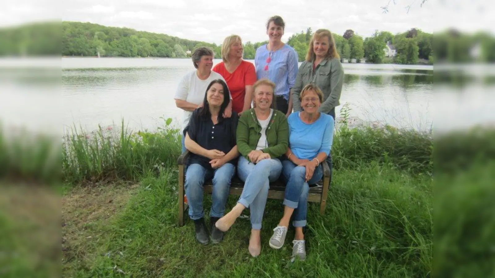 Tagten am See: die stellvertretende Kreisbäuerin Christa Wagner, Kreisbäuerin Anita Painhofer, Irmgard Rauh-Schmid (vorne von links), Andrea Koböck, Christine Friedinger, Gabi Bauer und Elisabeth Plabst (hinten von links). (Foto: BBV-Kreisverband)