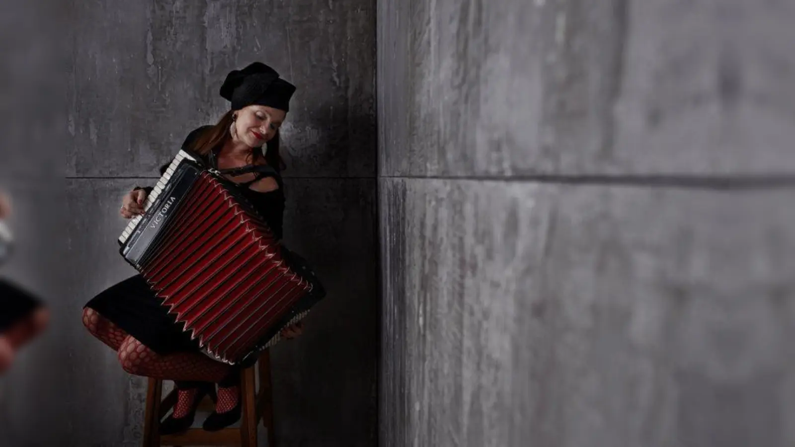 Michaela Dietl kommt mit ihrem Soloprogramm „Von der Hand in den Mund”. (Foto: Marcel Weber)