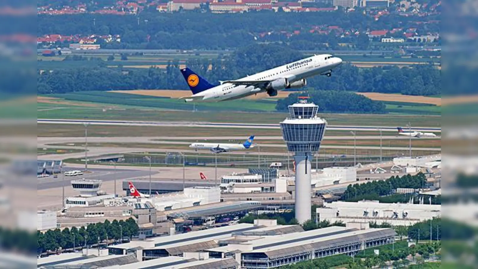 Am 17. Juni durften die Münchner entscheiden, ob die 3. Startbahn kommen soll oder nicht  die Mehrheit stimmte dagegen.  (Foto: Flughafen München)