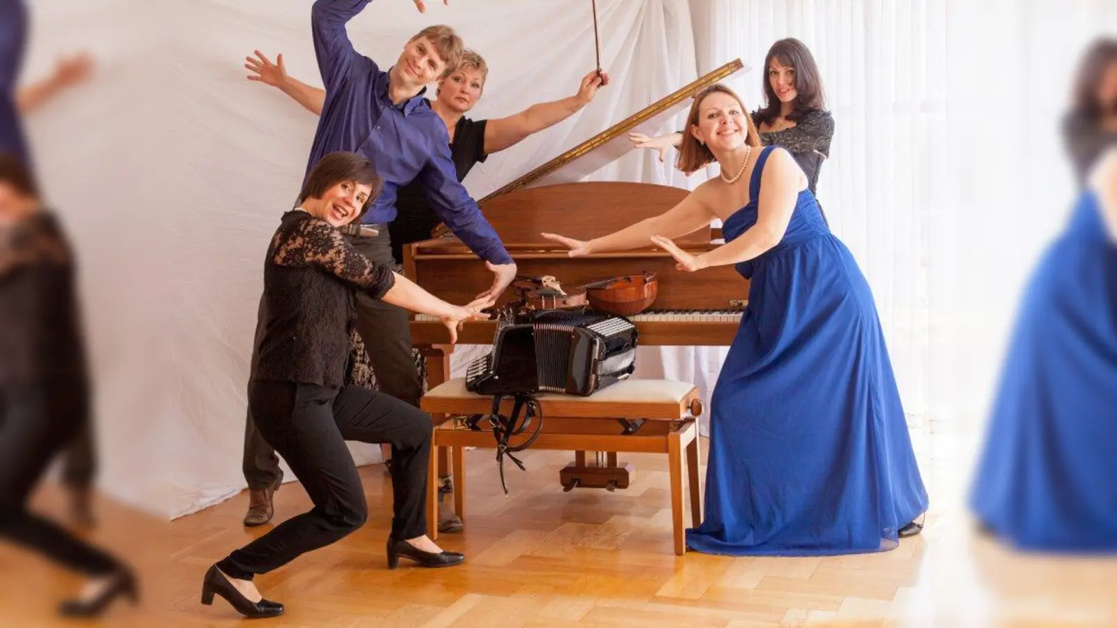 Yulia Merten (Domra), Konstantin Ischenko (Akkordeon), Oleksandra Zabolotna (Geige), Kateryna Byelousova (Klavier) und Dr. Angelika Zobel erzählen und spielen. (Foto: pi)