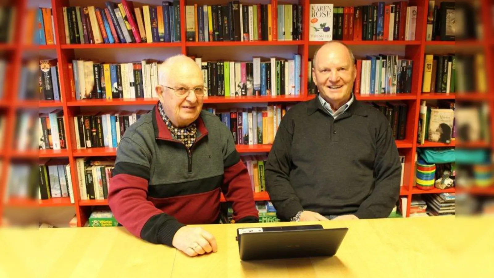 Computertipps für Senioren: Karl Bammesberger (l.) und Willy Rohrbach leiten im ASZ Allach-Untermenzing den Kurs „Maus &amp; Co.”. (Foto: sb)