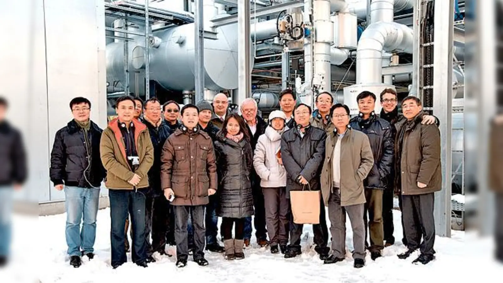 Die chinesische Ministeriums-Delegation in Laufzorn  in der Bildmitte in der zweiten Reihe von links Betriebsführer Horst Wagner, EWG-Geschäftsführer Andreas Lederle und Qualitätsingenieur Ingo Münch.	 (Foto: EWG)