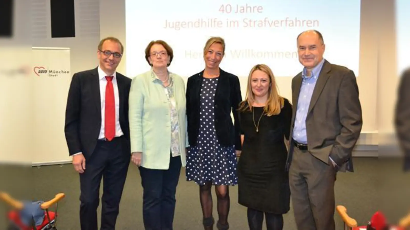 Frank Holzkämper, Christine Strobl, Julia Sterzer, Mira Sprenger und Hans Kopp (v. li.)  bei der Feierstunde anlässlich des Jubiläums.  (Foto: AWO München)
