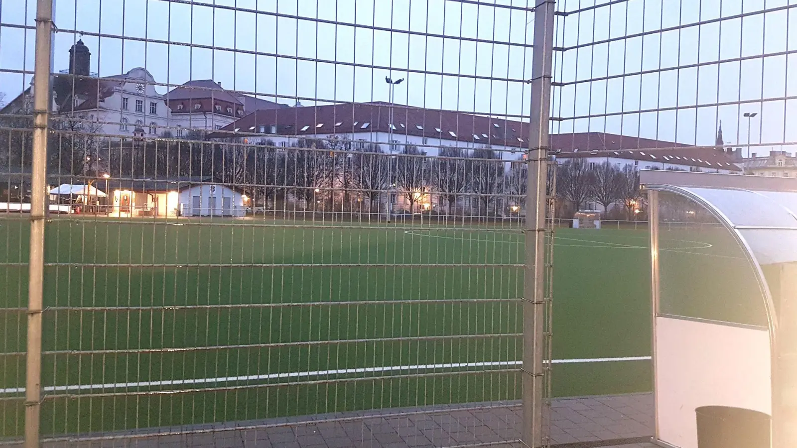 Die Sportanlage an der St.-Martin-Straße: Hier spielte ein gewisser Mateo V. erfolgreich für die SpVgg 1906 Haidhausen - bis er im Gefängnis landete. (Archivbild: bas)