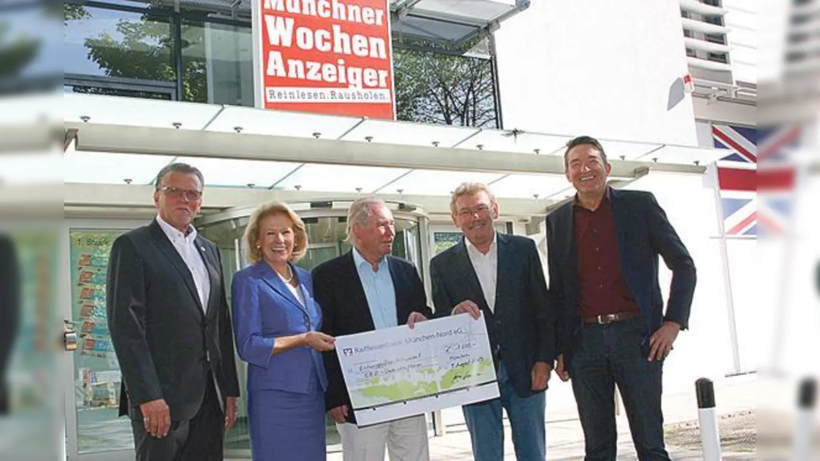 Von links Bernd Heinrich TSV 1954, Hildegard Mayr, Geschäftsführerin SBZ Unterschleißheim, Dr. Rainer Großmann BA 2411, Joachim Horn (Abteilungsleiter TSV 1954 DJK München e.V.), Ernst Kreisl von der Münchener Nord-Rundschau. 	 (Foto: Verlag)