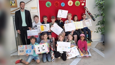 Große Freude bei der Preisverleihung in der Grundschule Hilgertshausen. (Foto: VR)