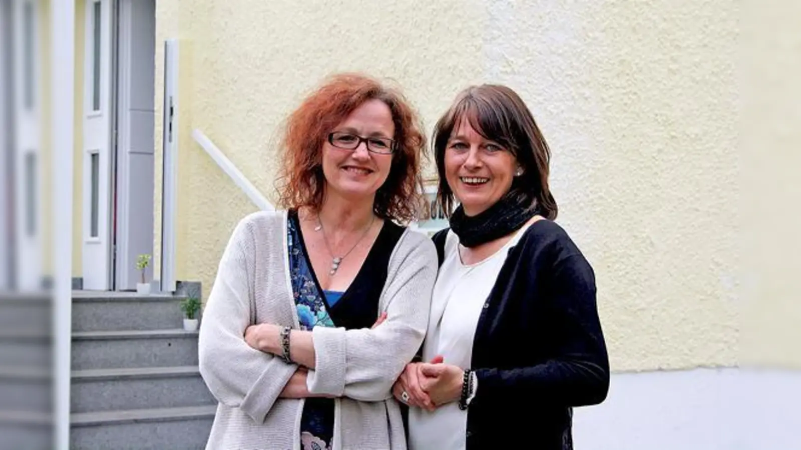 Hanka Thiemeier (l.) und Bettina Wagner bei der Einweihungsfeier der Einrichtung in der Naumburger Straße. 	 (Foto: js)
