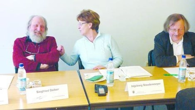 Freuen sich auf das neue Programm im Maxim: Kino-Betreiber Siegfried Daiber, BA-Vorsitzende Ingeborg Staudenmeyer und Peter Lokk, Geschäftsführer der Journalistenakademie München. (Foto: Journalistenakademie)