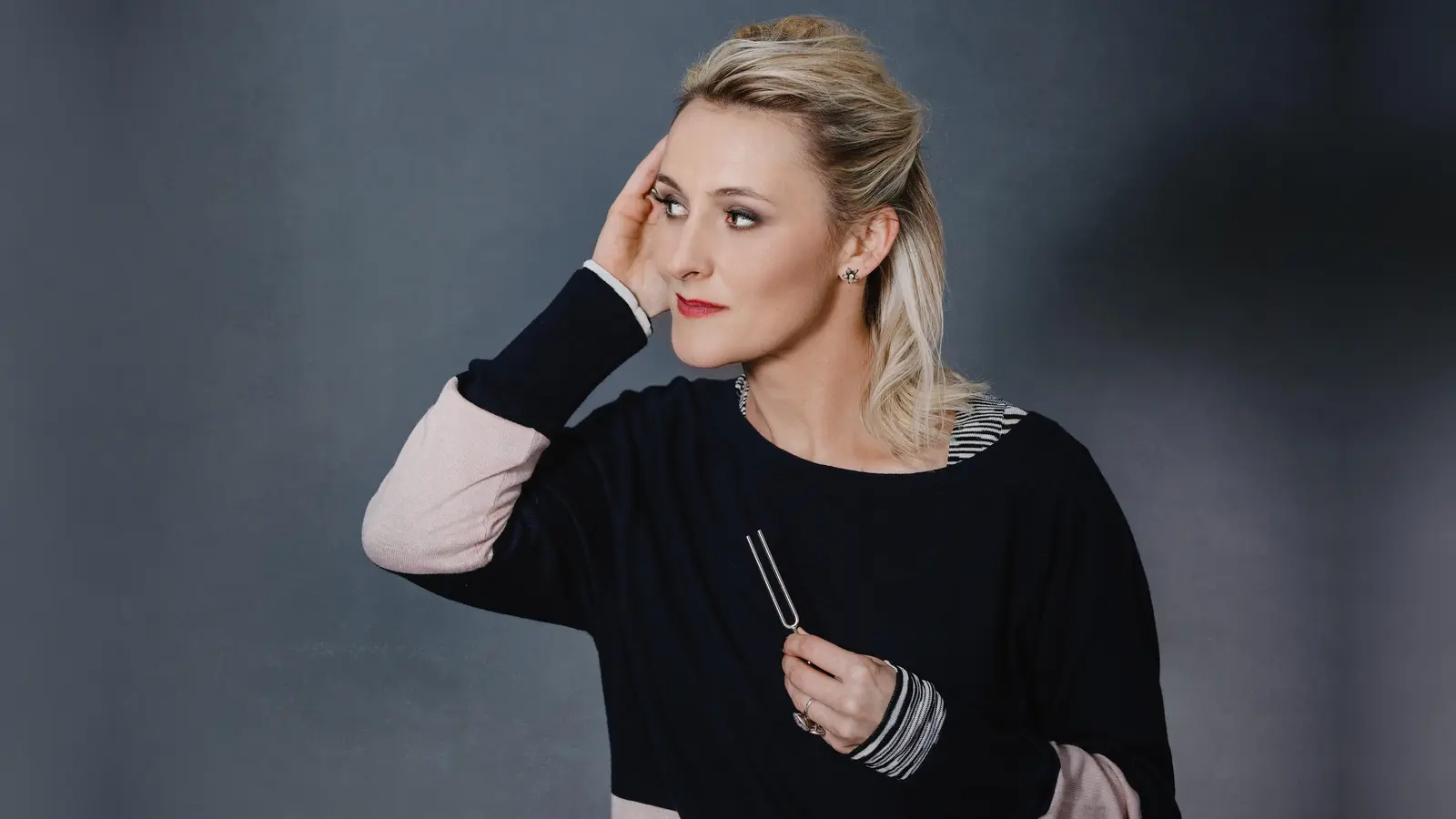 Dekanatskantorin Maria Schemm freut sich auf viele Mitsänger. (Foto: Michaelskirche)