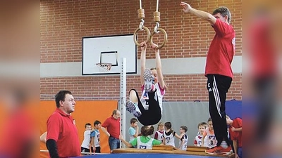 Die Schüler hatten viel Spaß beim Sport-Aktionstag. Neben Geschick war hier auch Mut gefragt. 	 (Foto: Verein)