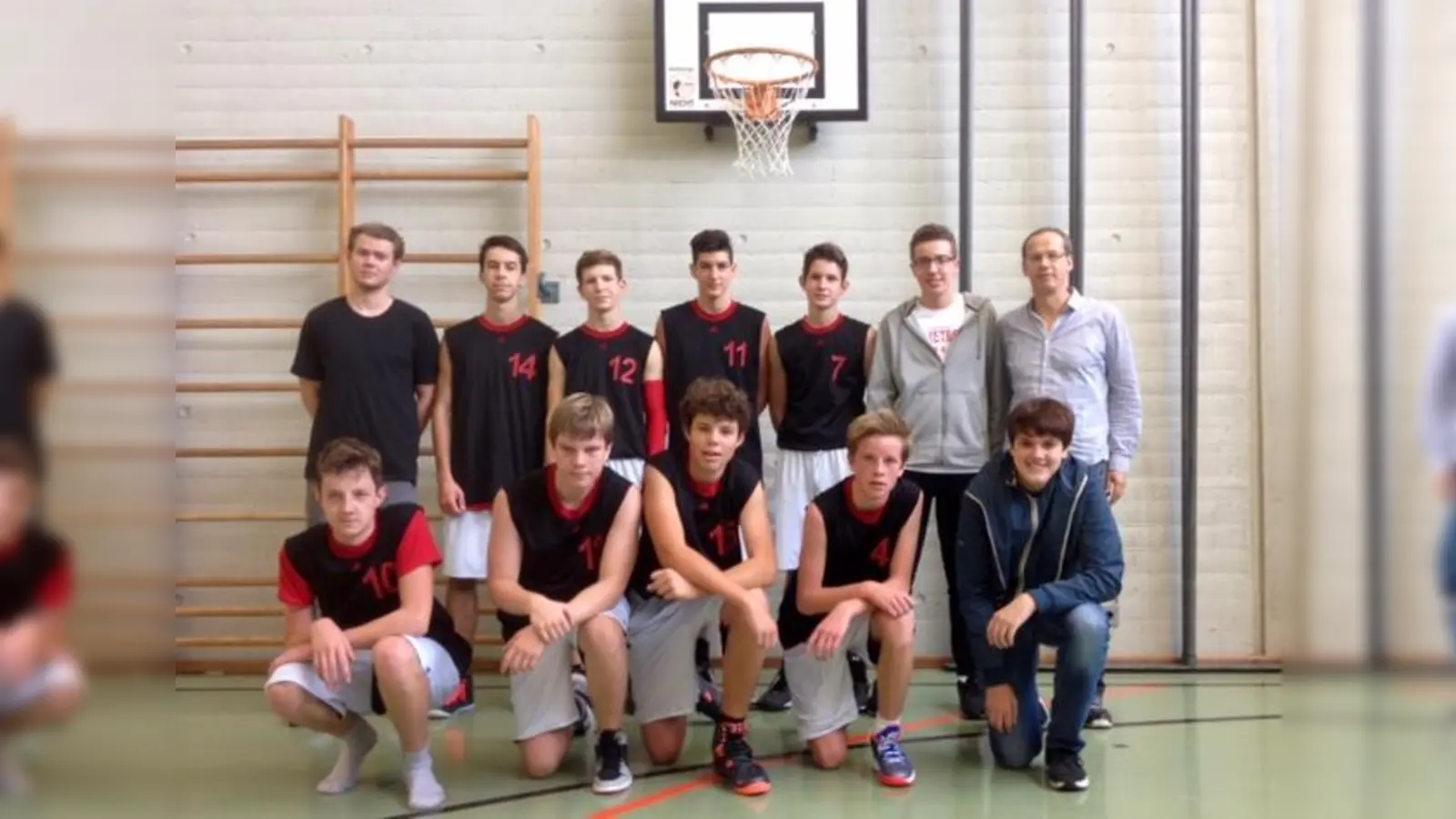 Die Forstenrieder schlugen Bayern: Jasper Krüger (31 Punkte), Benedikt Wieser, Julian Rückerl (10), Declan Canavan (7), Zisis Tzouridis (16), Raphael Westiner (22), Felix Vogel (8), Marko Gajic (12), Nikolai Schuhmacher (2). Trainer waren Eberhard Krüger und Max Röttle. (Foto: TSV)