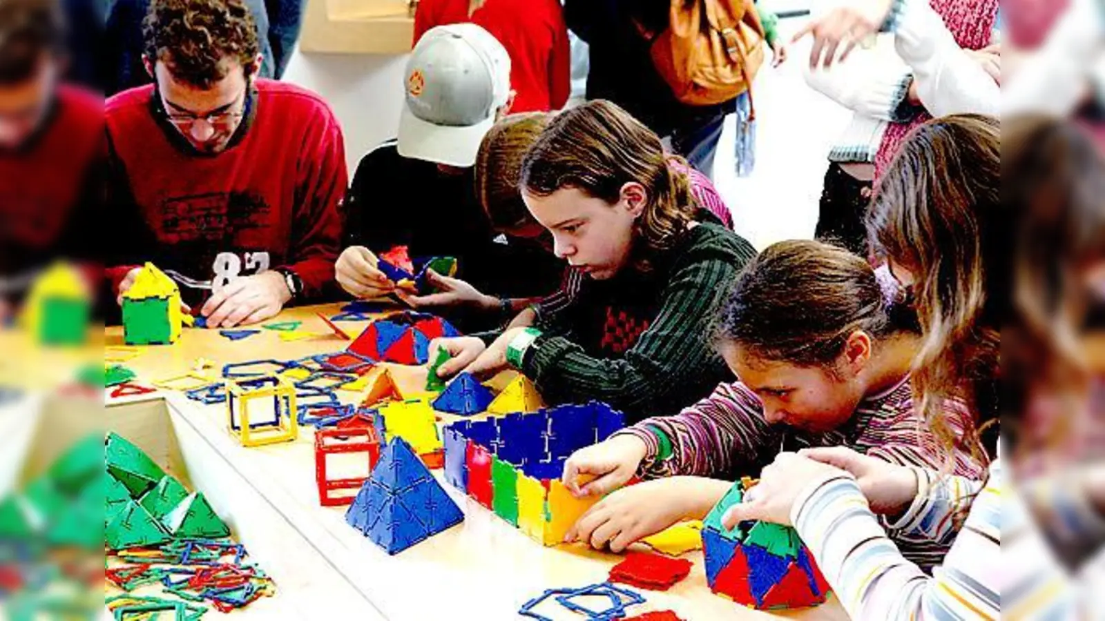 Alt und Jung experimentierten Seite an Seite beim Mathematikum.	 (Foto: Privat)