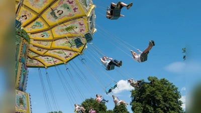 Hoch hinaus geht es mit dem Kettenkarussell auf dem Magdalenenfest. (Foto: BLV)