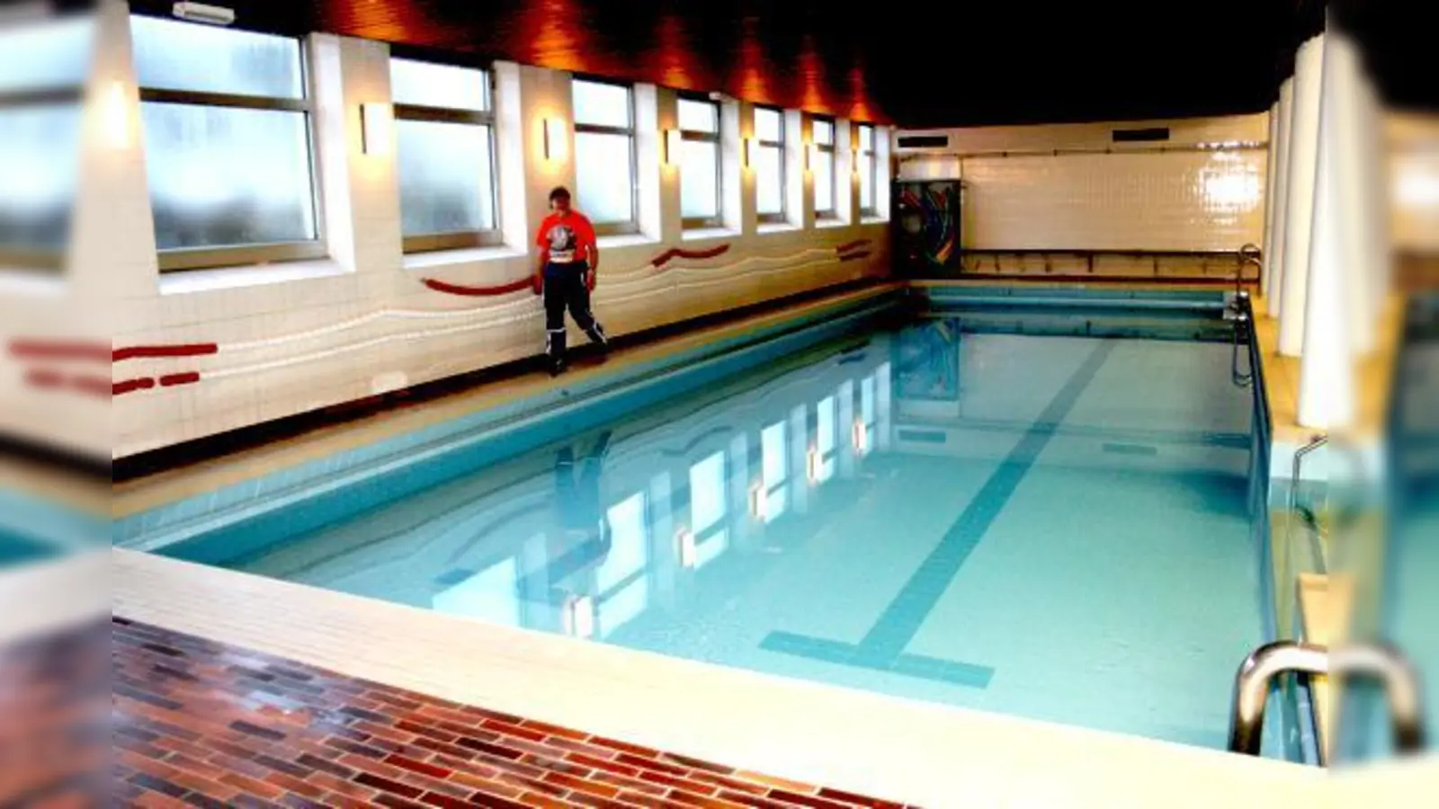 Bald wird hier endgültig das Wasser abgelassen: nur noch bis Ende Februar wird das Lehrschwimmbecken in der Poinger Grundschule genutzt werden.	 (Foto: gh)