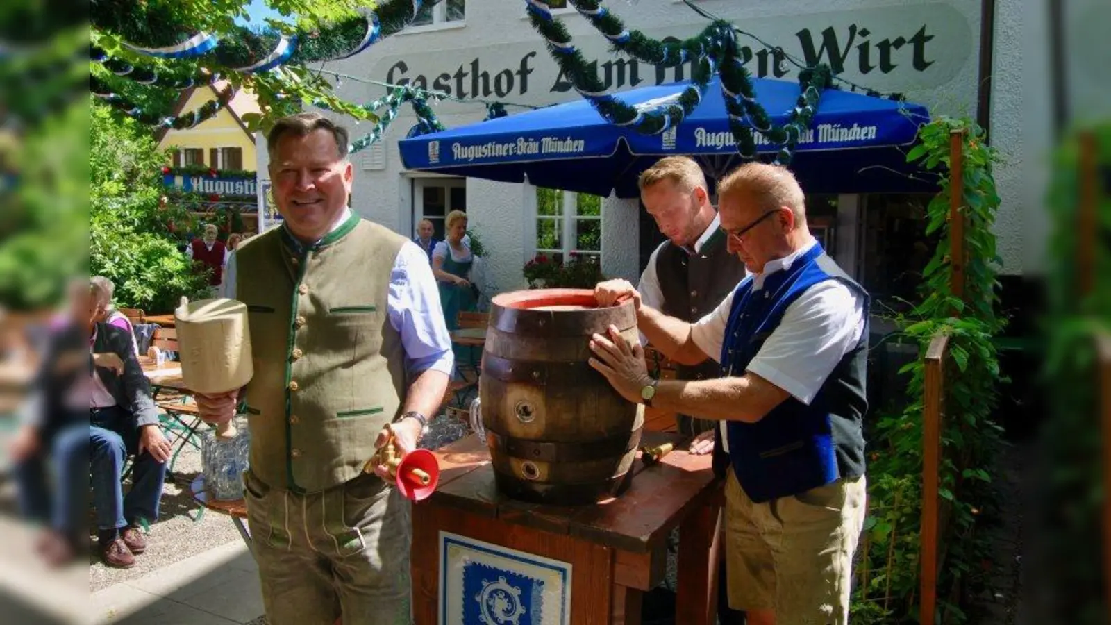 Bürgermeister Josef Schmid (hier beim Anzapfen des Festbieres vorm Alten Wirt) ist einer der Schirmherren der vielen Veranstaltungen während der zehn Menzinger Festtage. (Foto: Irina Vogelsgesang)