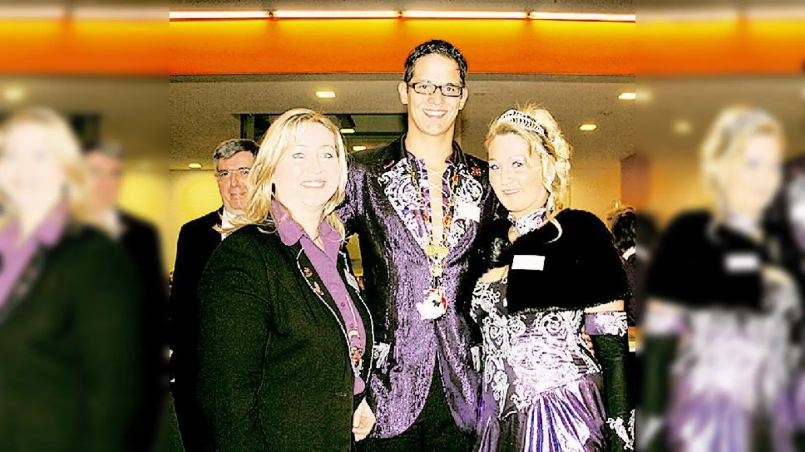 Das Faschingsprinzenpaar der Gleisenia (v. r.) Daniela I und Paul I, hier mit der Präsidentin Angelika Gries, haben noch viel vor.   (Foto: hw)