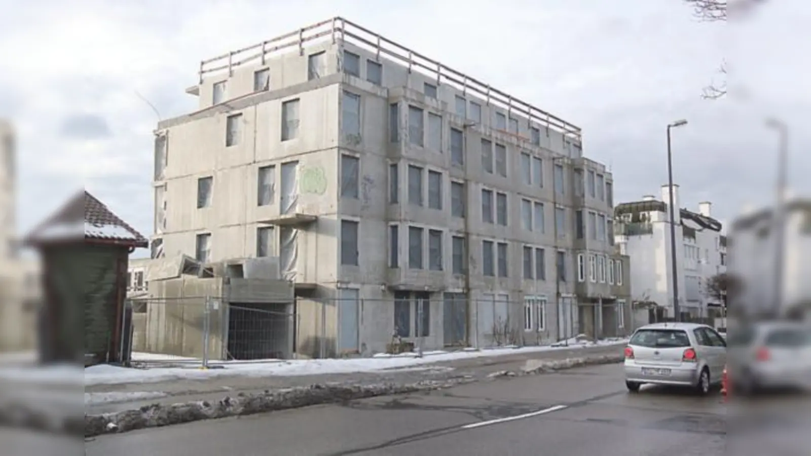 Die Kooperationseinrichtung in der Ottobrunner Straße soll im Sommer fertig gestellt werden.  (Foto: aha)