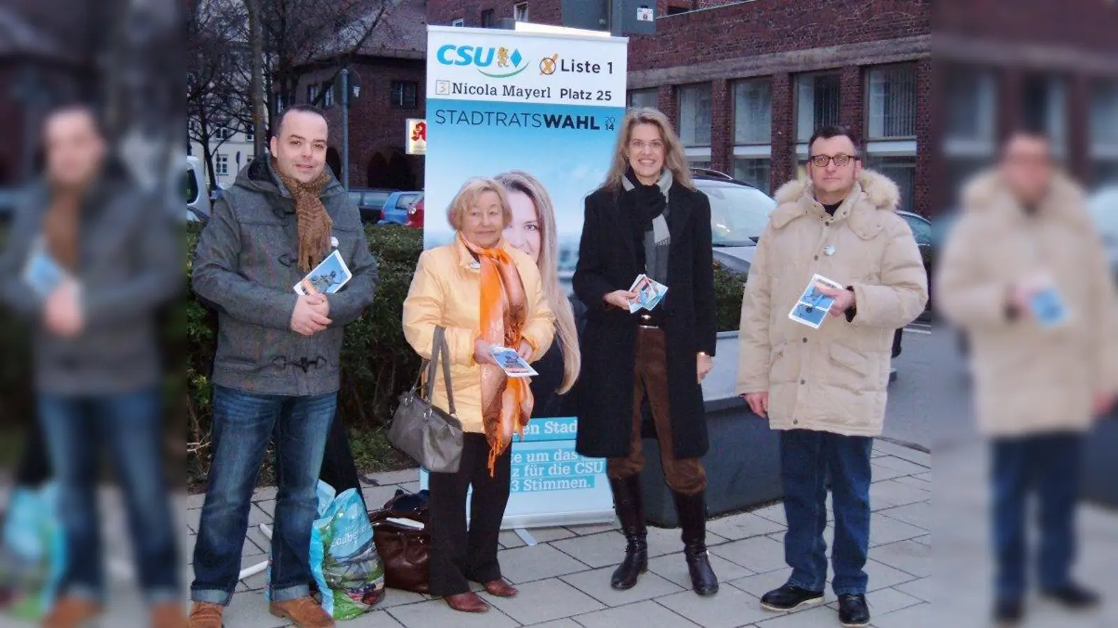Thomas Hofstätter, Brigitte Hecht, Nicola Mayerl und Klaus Schütz am CSU-Infostand. (Foto: AH)