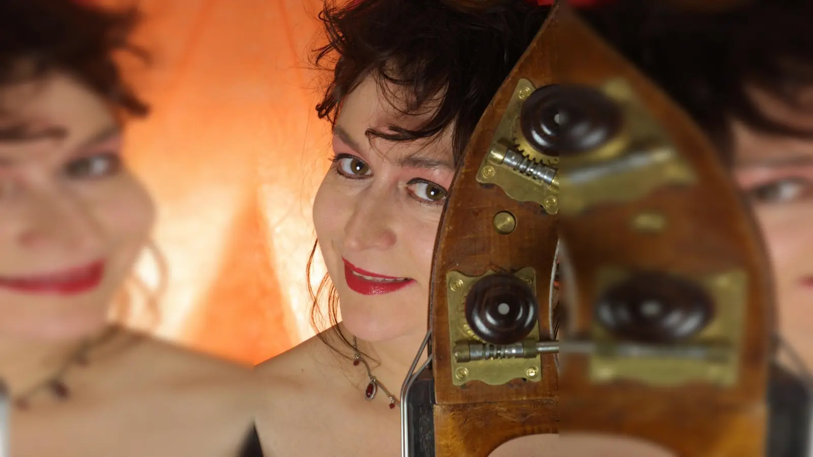 Die Kabarettistin Lizzy Aumeier ist am 1. Juni zu Gast in Putzbrunn. (Foto: Aumeier)