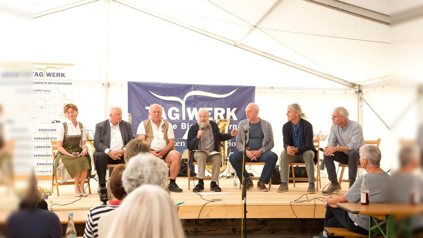 Offene Diskussion (v.l.): Barbara Scheitz, Josef Wetzstein, Michael Sendl, Heiner Müller-Ehrmann (Moderation), Willi Pfaff, Stefan Illi und Reinhard Gromotka. (Foto: Tagwerk)