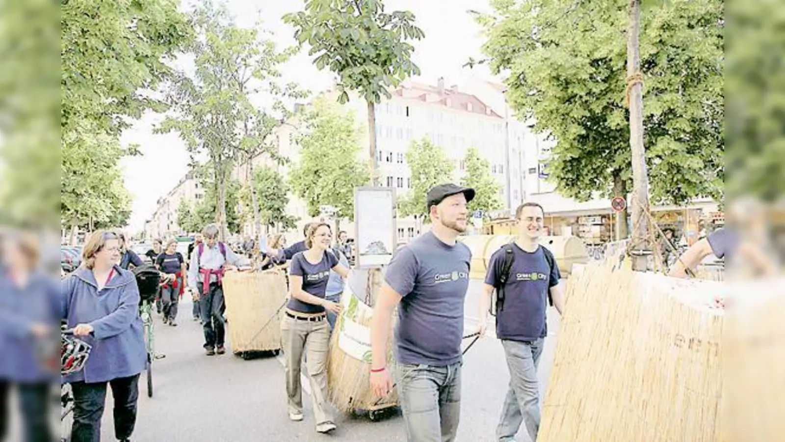 Wanderbäume sollen für mehr Grün in Asphaltwüsten werben.	 (Foto: Green City)