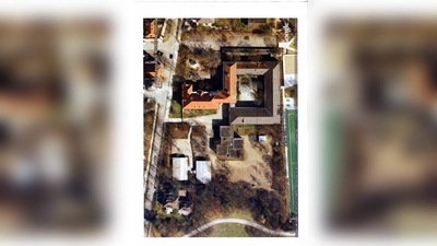 Aus der Vogelperspektive sind deutlich die freien Kapazitäten des Schulkomplexes erkennen: An- oder Neubauten sind im östlichen Teil des Geländes möglich. (Foto: privat)