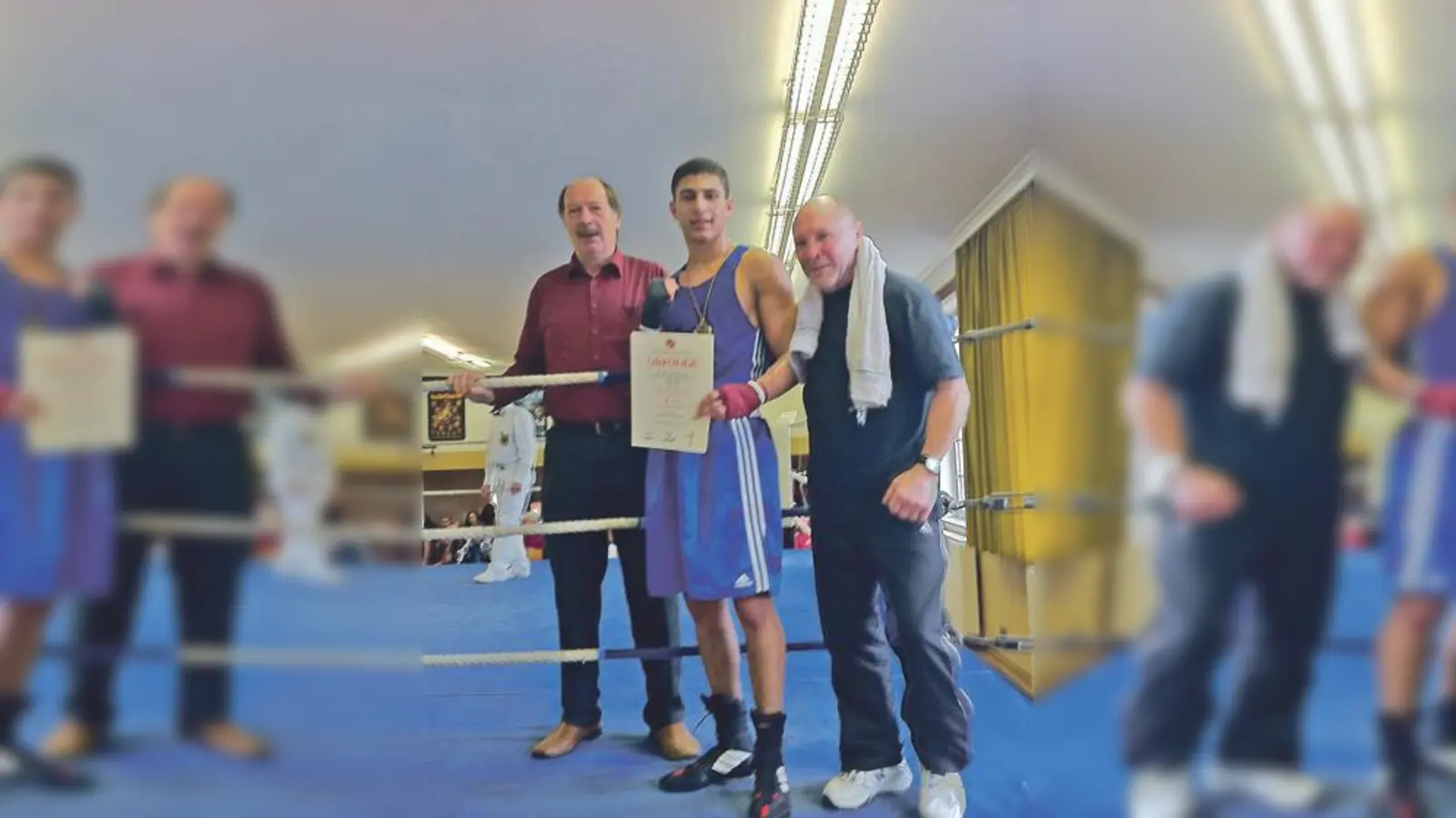 Landessportwart Gerhard Winnerl, Mirwais Maudodi, und Trainer Helmut Felixberger.  (Foto: Privat)