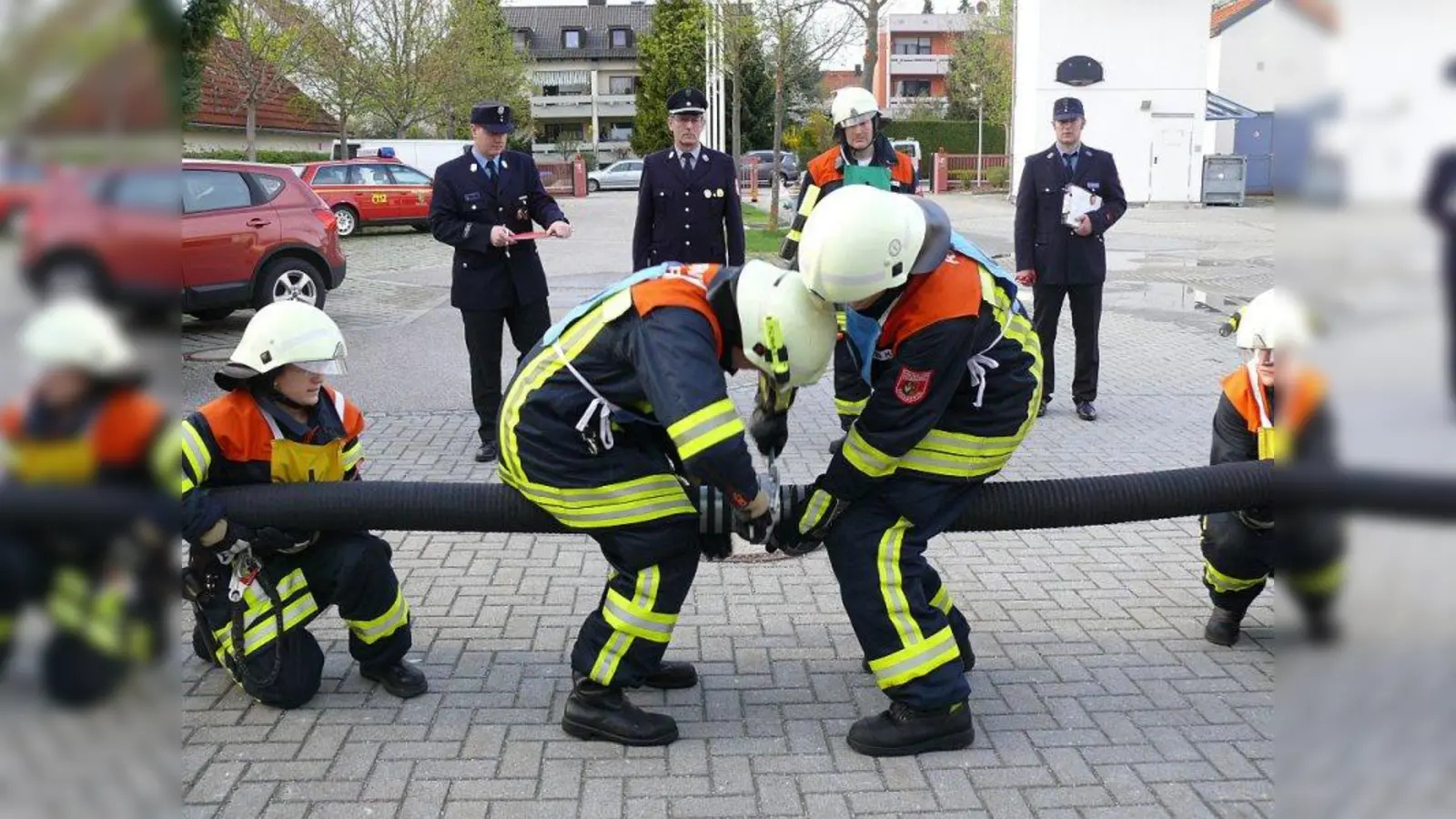 Unter anderem mussten die Prüflinge einen Löschaufbau vornehmen. (Foto: Feuerwehr)