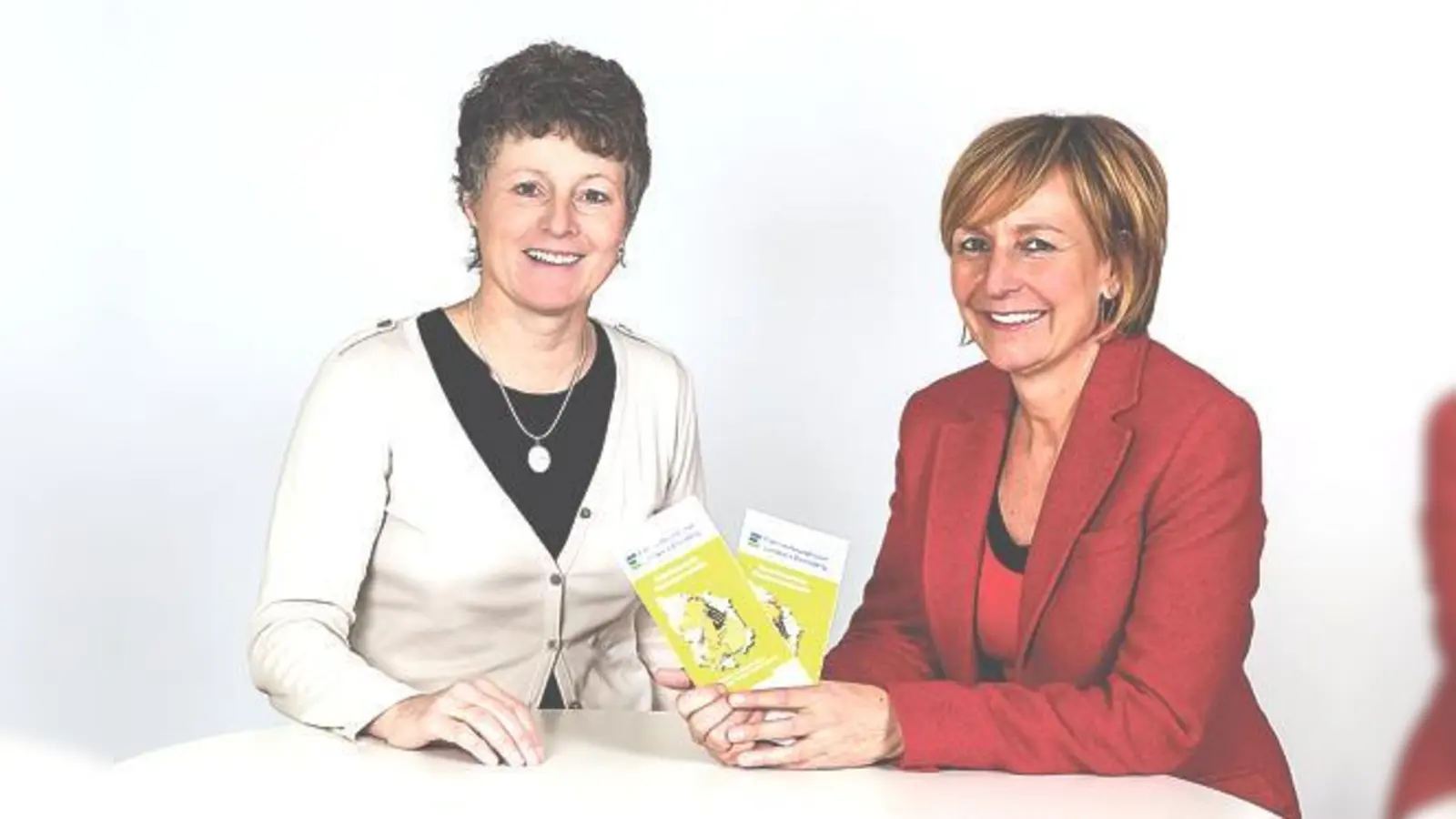 Barbara Spachmann-Bückers (l.) und Anja Pondorf helfen Eltern mit Kleinkindern.	 (Foto: VA)
