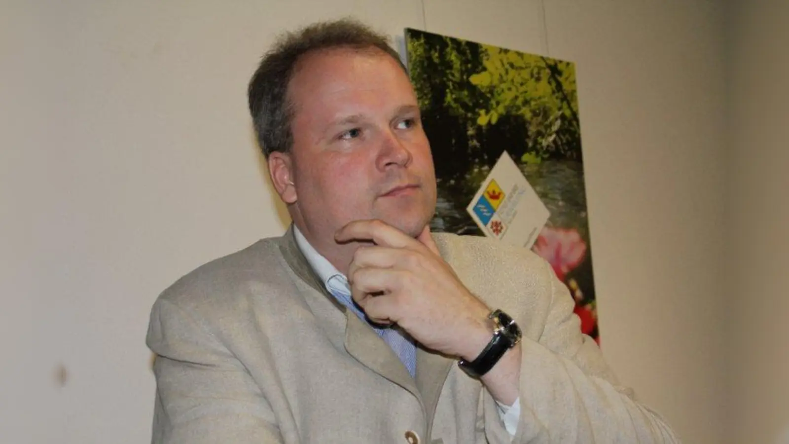 Große Enttäuschung für Bürgermeister Christoph Göbel: nach dem gescheiterten Plan für das Biomasse-Hackschnitzelheizkraftwerk bleibt nun auch die Umgehungsstraße und die neue Autobahnauffahrt ein Wunschdenken. (Foto: US)