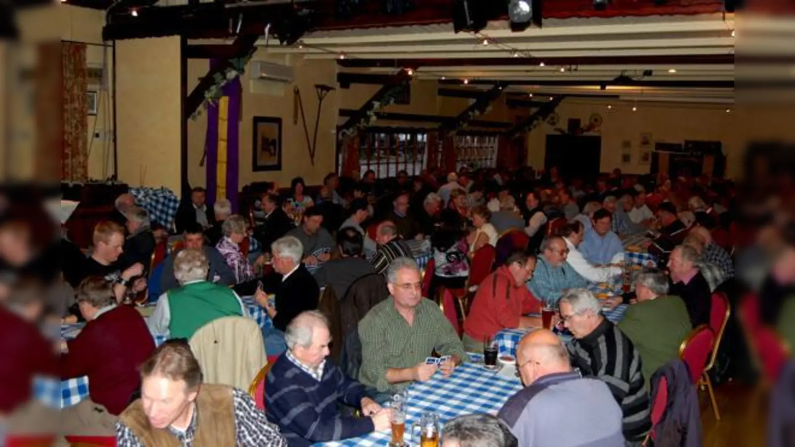 Tolle Preise gibt es beim 19. Benefizschafkopfen in Keferloh zu gewinnen.	 (Foto: VA)